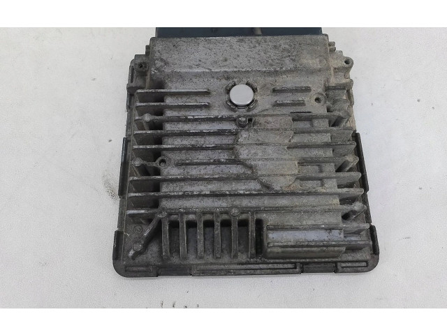 Блок управления двигателем ECU Skoda Fabia Mk2 (5J)