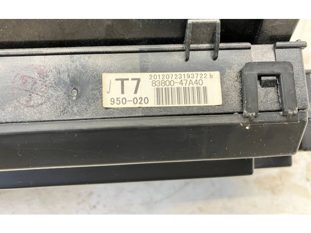 Přístrojová deska Toyota Prius (XW30) 2012 8380047A40