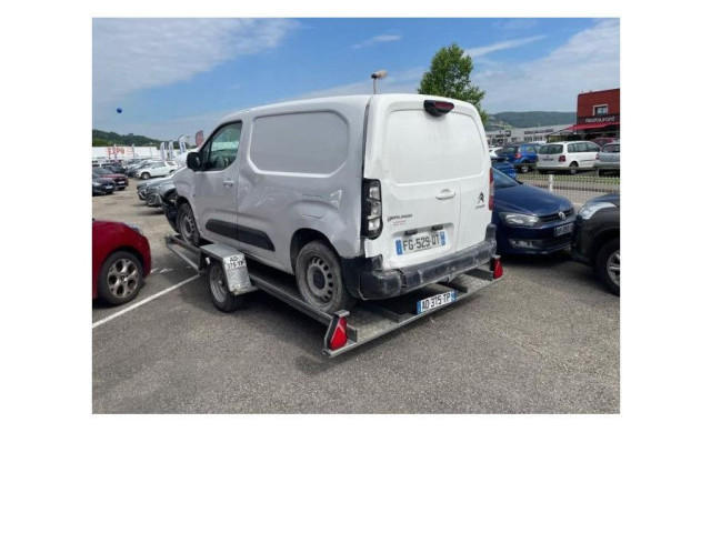 Блок предохранителей 9804681780, 9804681780 Citroen Berlingo