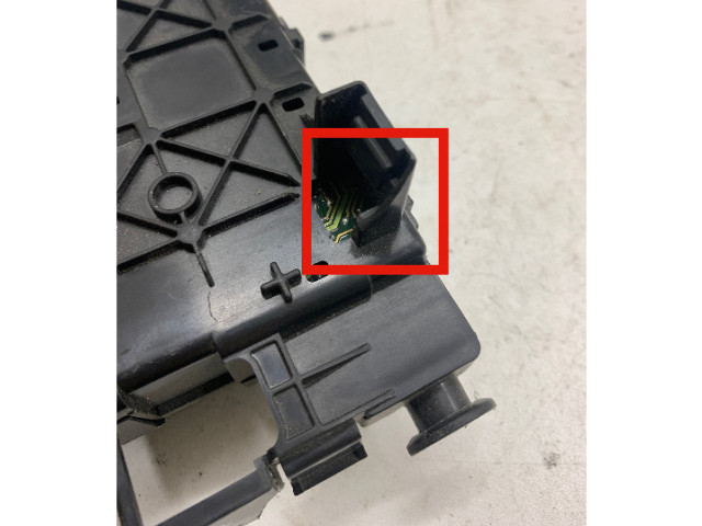 Pojistková skříňka 9643498980, 138152312 Citroen Berlingo 2001