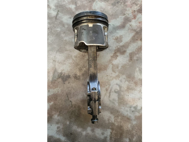  Поршень с шатуном    Nissan X-Trail T32  