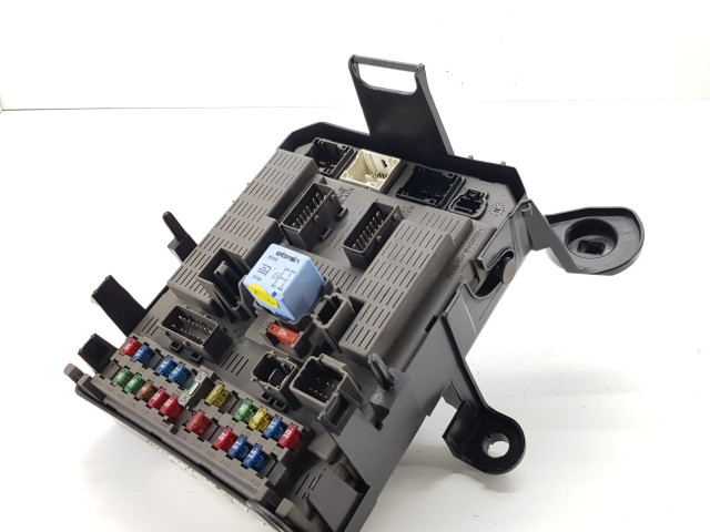 Блок предохранителей 96302, 00046100 Citroen C8