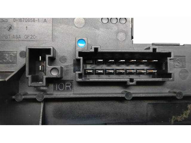 Pojistková skříňka 016706581, A0025422619 Mercedes-Benz E W212 2010