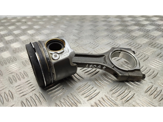 Píst B47   BMW 2 F45  pro naftový motor 2.0 B47c20a 