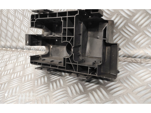 Pojistková skříňka 13302321 Opel Zafira C 2012