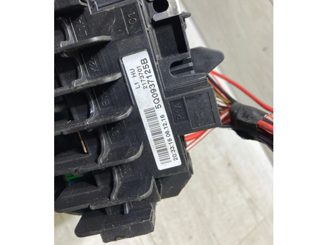 Блок предохранителей 5Q0937125B, 5Q0937125B Skoda Octavia Mk3 (5E)