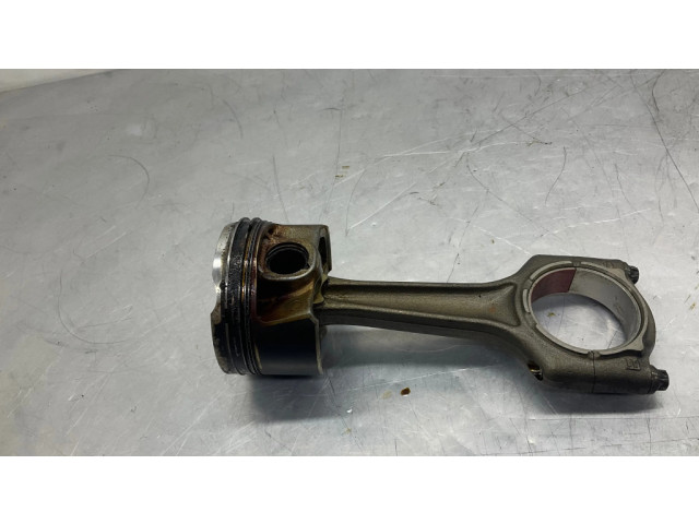 Píst 9468869, 8623418 BMW 5 G30 G31 pro benzínový motor 2.0