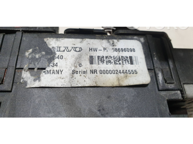 Блок предохранителей 08696098, 000002444555   Volvo XC90    