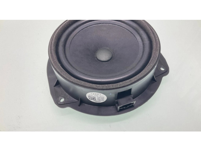 Громкоговоритель (громкоговорители) в задних дверях