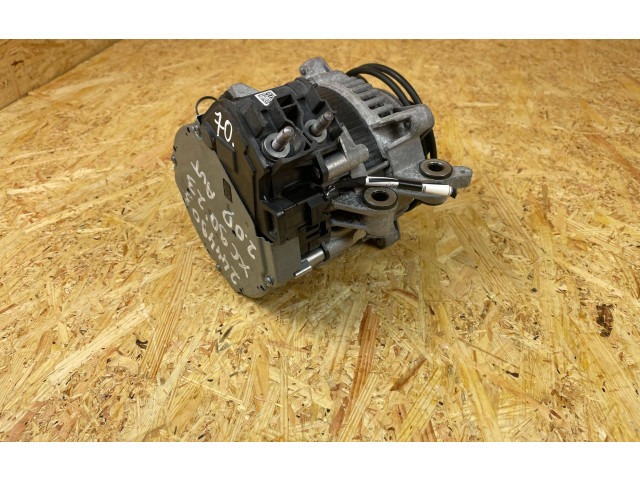 Генератор 32383087 Volvo XC40