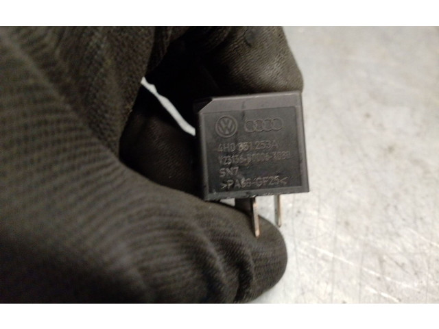 Блок предохранителей 4H0951253A Skoda Octavia Mk3 (5E)