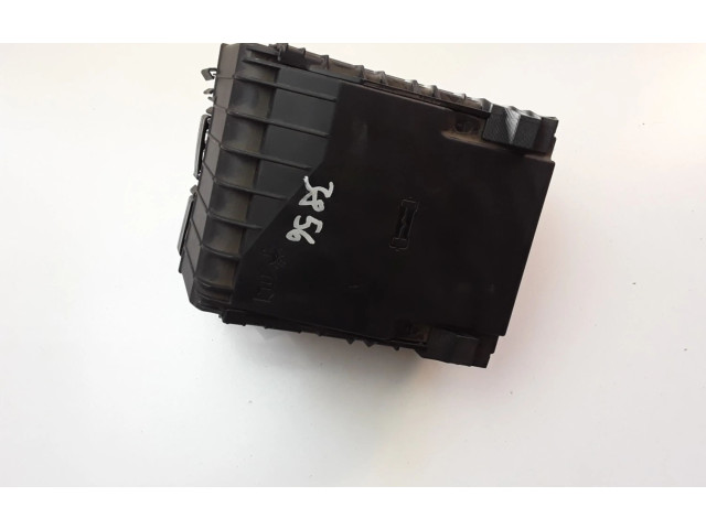 Блок предохранителей 1K0937132F Audi Q3 8U