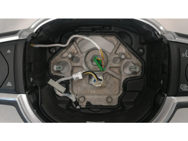 Volant Volvo XC60 2022 32227594