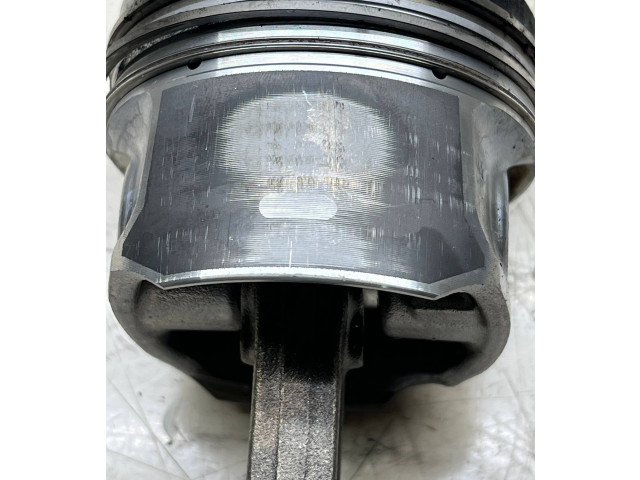 Поршень с шатуном 82L187    Volvo V40