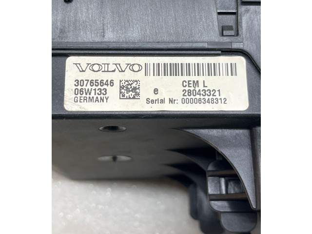 Блок предохранителей 30765646, 06W133   Volvo V70    