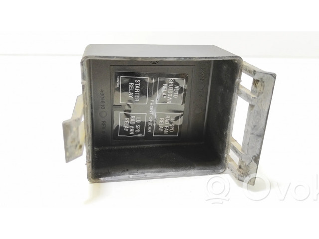 Крышка блока предохранителей 4604610 Chrysler Stratus