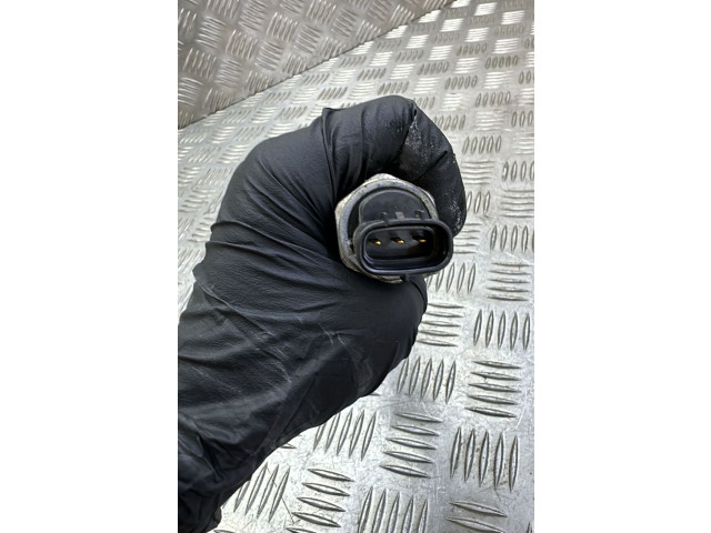 Vstřikovací lišta DA502011P   Mazda 6     