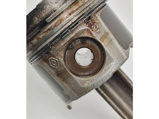 Píst 080310 Renault Megane II