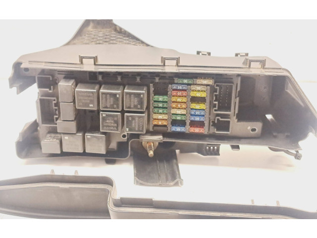 Блок предохранителей  9494210   Volvo V70    