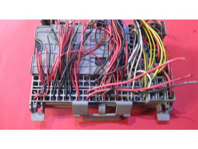 Pojistková skříňka 7Q, 90505470 Opel Vectra B 1998