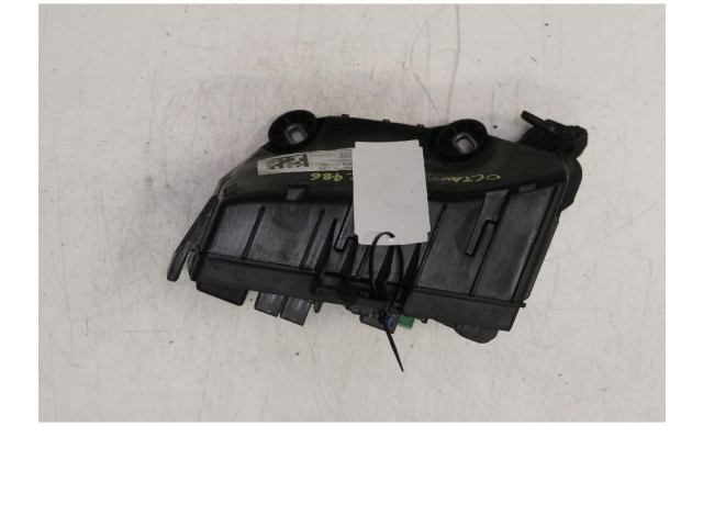 Блок предохранителей 5Q0937125B   Skoda Octavia Mk3 (5E)    