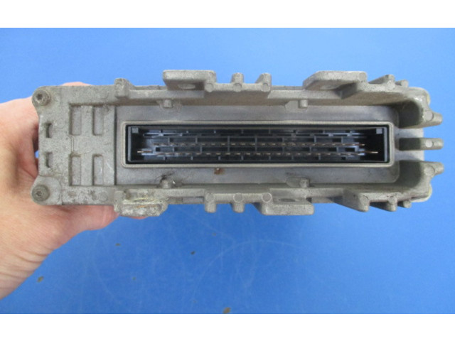 Блок управления двигателем ECU Volkswagen Golf III 1993