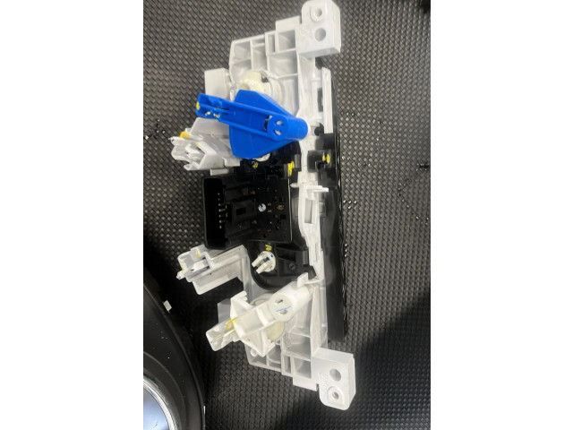 Блок управления климат-контролем    Dacia Duster