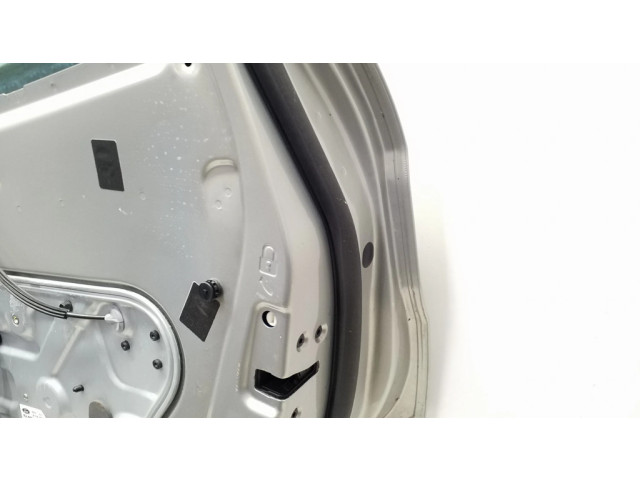 Задняя дверь