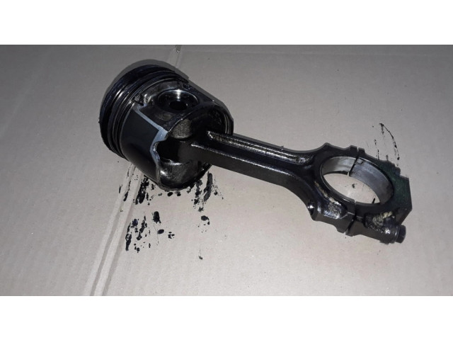 Píst Alfa Romeo 156 pro naftový motor 1.9