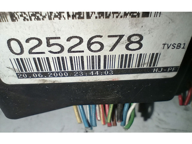 Блок предохранителей 9401802 Volvo S60