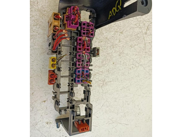 Pojistková skříňka 8D1937545 Volkswagen PASSAT