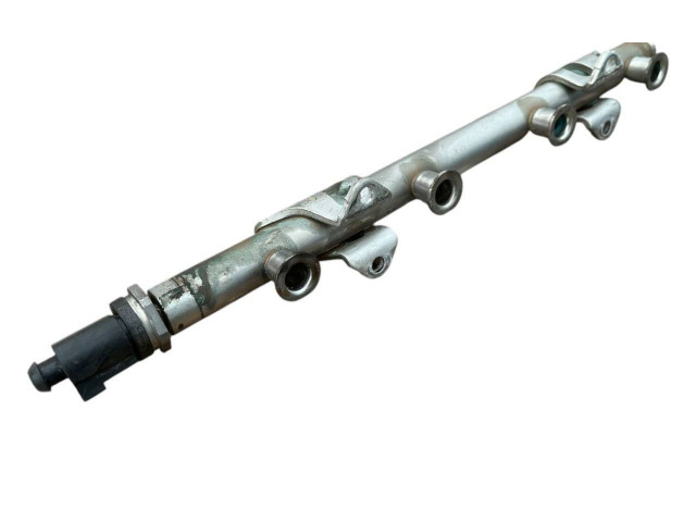 Топливная рампа 04E133320D, 1548320024 Skoda Octavia Mk3 (5E)