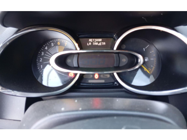 Панель приборов Renault Clio I