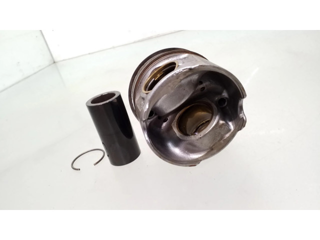 Píst BMW 5 G30 G31 pro naftový motor 2.0 B47d20a