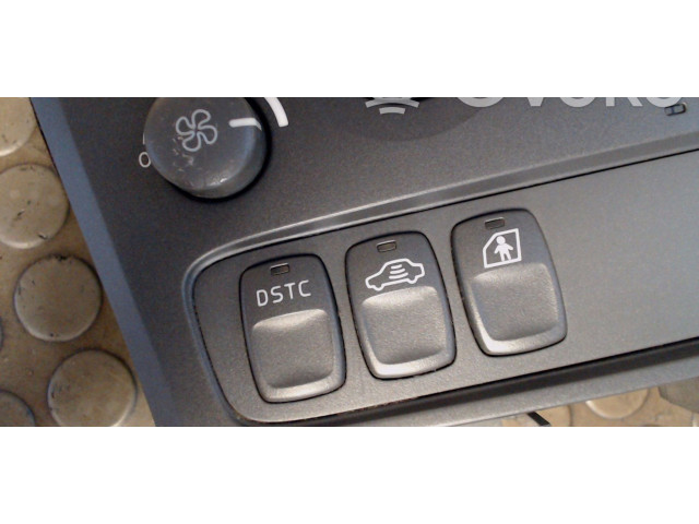 Блок управления климат-контролем 8682928, NICHTZUTREFFEND   Volvo V70