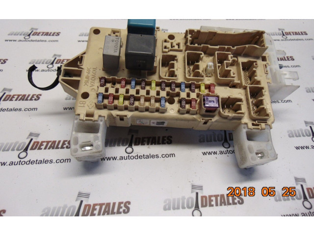 Блок предохранителей 89221-0F010 Toyota Corolla Verso E121