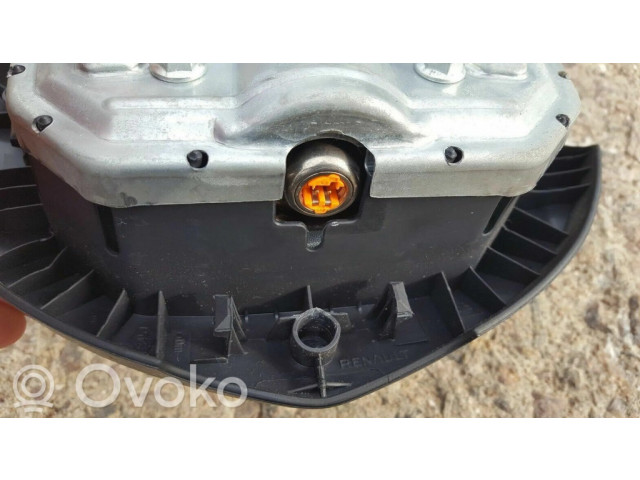 Подушка безопасности водителя 8200057780 Renault Clio II
