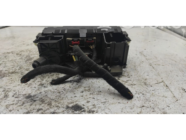 Блок управления климат-контролем    Volkswagen Jetta V