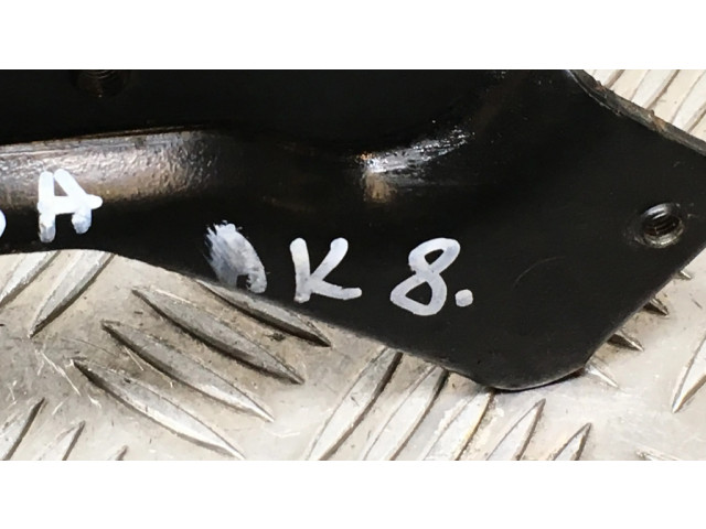 Нижний направитель ролика / нижняя петля