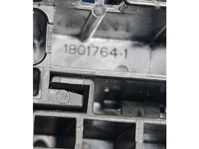 Блок предохранителей 18017641 Dacia Sandero