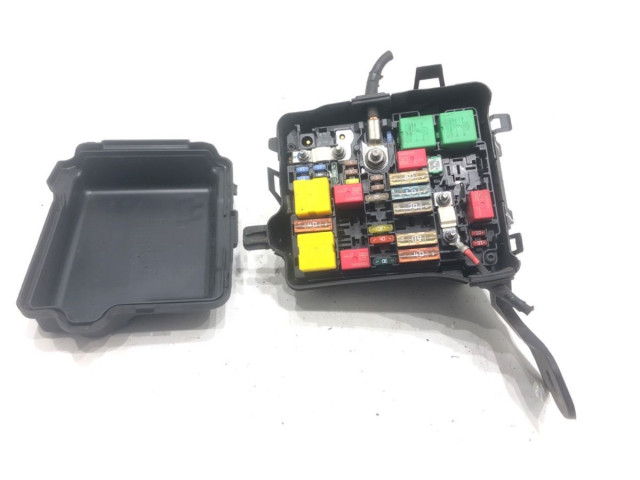 Блок предохранителей     Peugeot 2008 I    