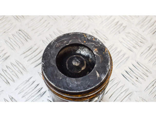 Píst 7810755 BMW 5 F10 F11 pro naftový motor 2.0 N47 D20 C