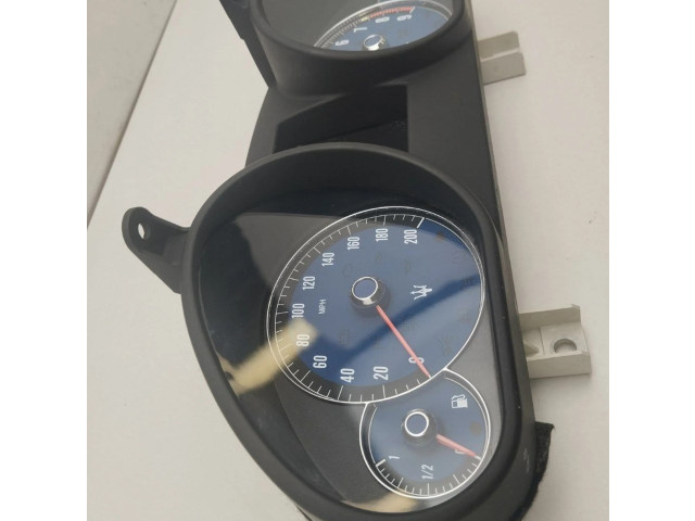 Přístrojová deska  Maserati GranTurismo 2008 243146  