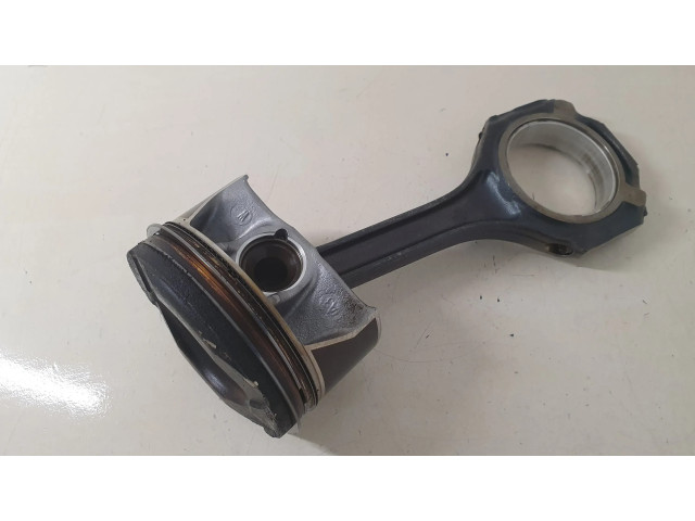 Píst Mercedes-Benz C W205 pro benzínový motor 3.0