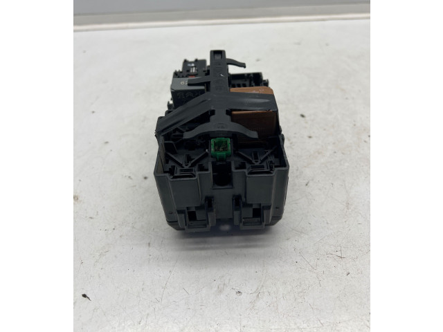 Блок предохранителей  9812661980, A006C801   Peugeot Partner III    