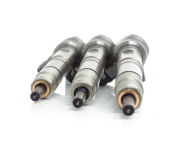 Форсунка 03L130277Q    Volkswagen PASSAT B7   