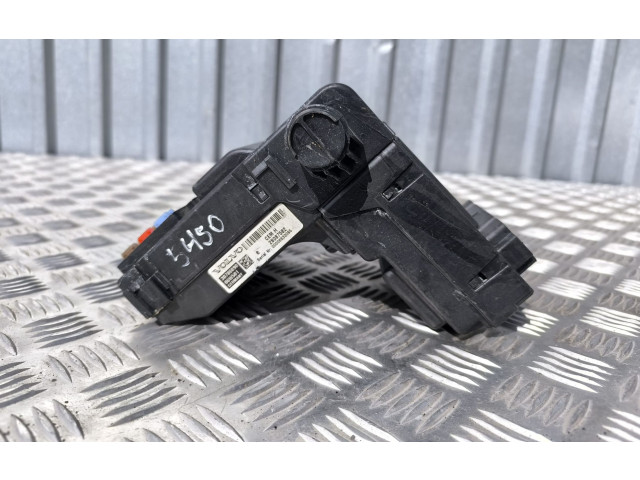 Блок предохранителей  30786890   Volvo XC90    