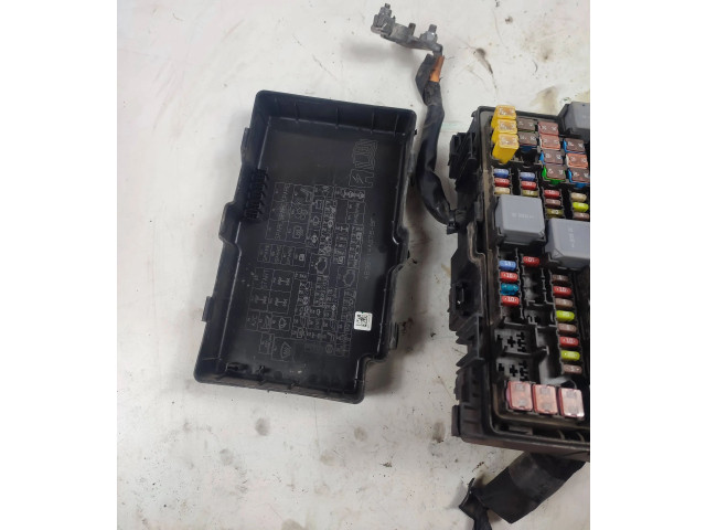 Блок предохранителей AB3914A076BD Ford Ranger