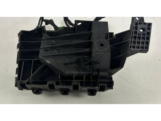 Блок предохранителей  HG9T-14D68-BC   Lincoln MKZ II    