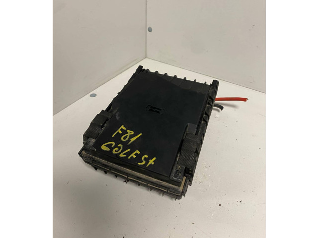 Блок предохранителей       Volkswagen Golf Cross   -  года   